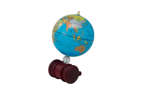 10.6CM GLOBE (WITH GAVEL BASE) (0999)