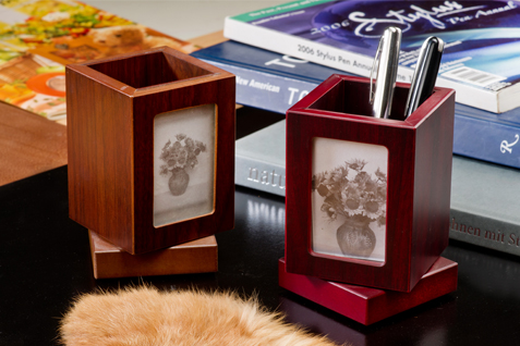 Rotating Pencil Cup with Photo Frames (1591)